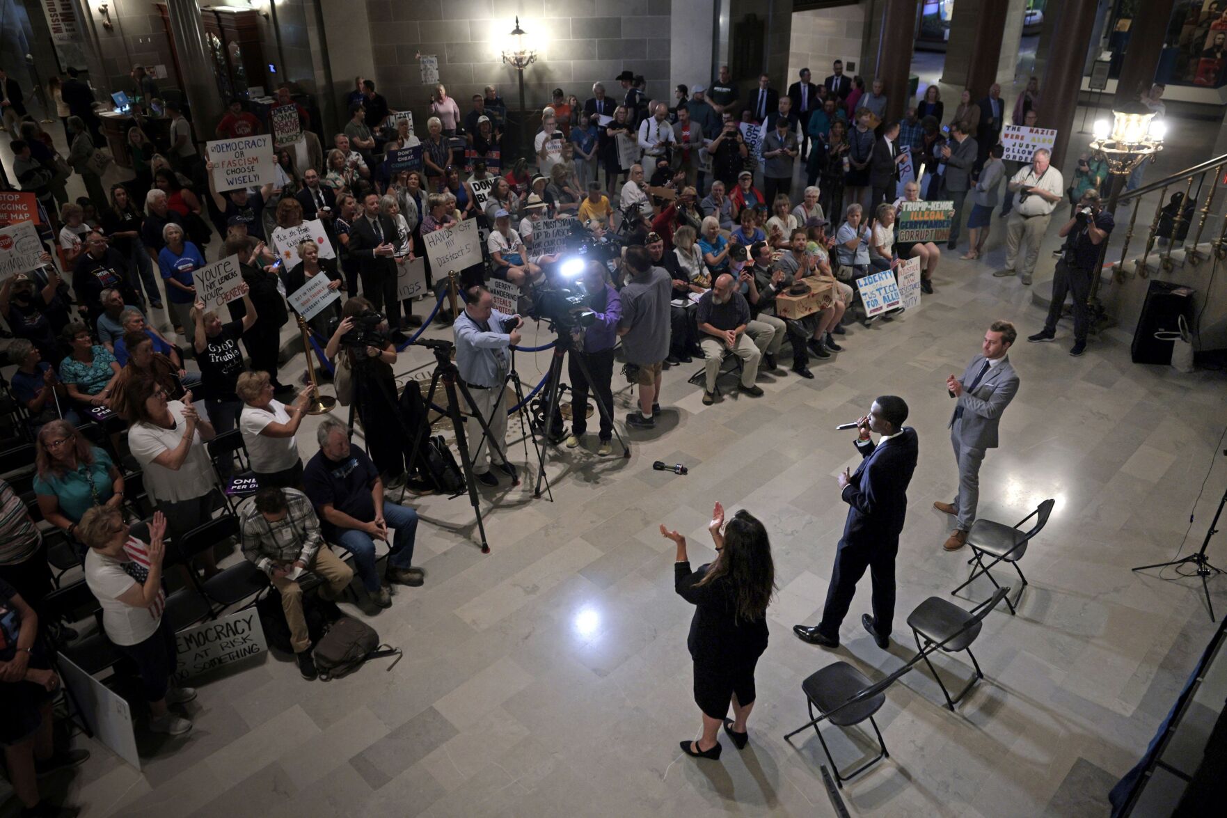 Re-districting opposition gathers in Jefferson City